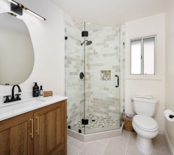 A modern bathroom with a walk in shower 